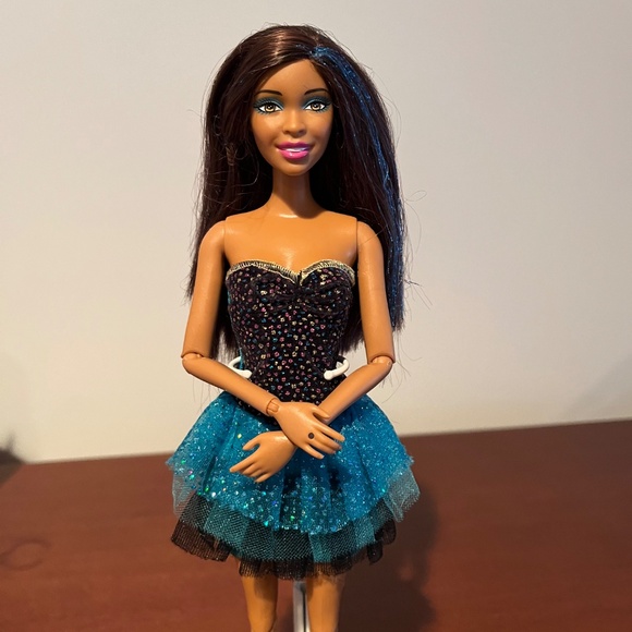 Barbie Doll HTF 2013 Barbie Fashionistas Metallic Series Nikki - Picture 6 of 8